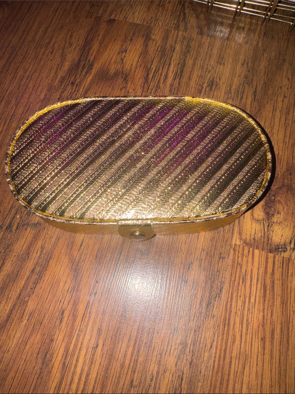 Gold Metallic Oval Clutch Jewelry Holder C1.Bk.R.2